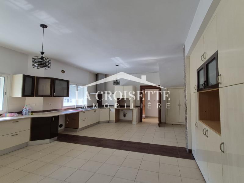 Villa S+4 avec piscine à Gammarth